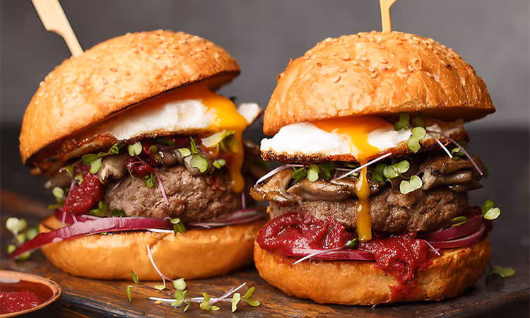 Broodje huisgemaakte hamburger